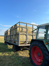 Laden Sie das Bild in den Galerie-Viewer, 40 x Rundballen Heu / ca. 1,35 m im Durchmesser - inkl. 7 % MwSt.